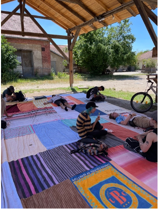 On to the concrete beach! A bike tour into the future, across Vienna